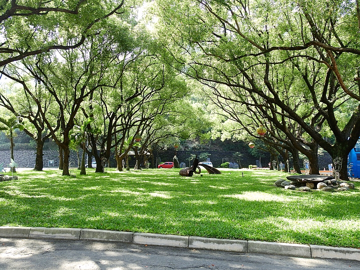 回到原始歲月,山地門的原住民村落,並期待12月26日山川琉璃吊橋免費開放3個月。