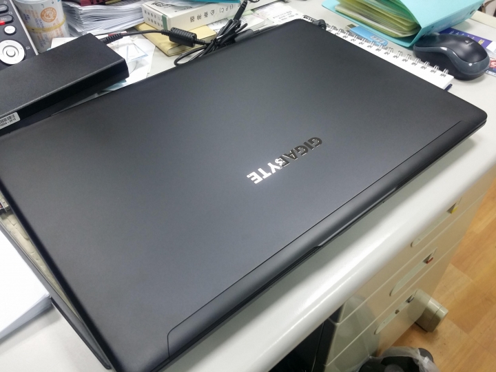 GIGABYTE P37K V4的簡易開箱 (資訊月開箱相關活動)