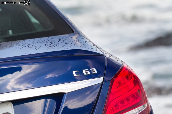 潛藏不住的霸氣 Mercedes-AMG C63