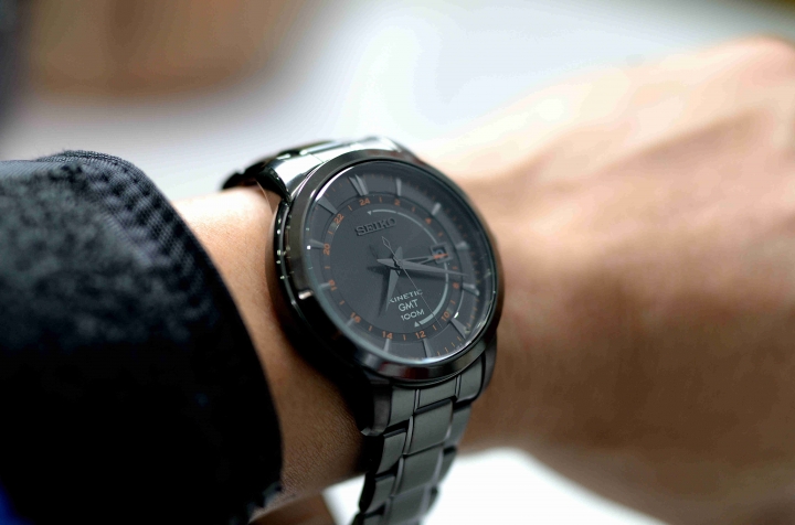 買一支 SEIKO 人動電能 黑面黑針 黑魯魯