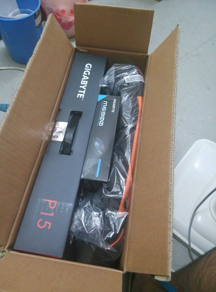 GIGABYTE P15F V3 簡易開箱 (資訊月相關活動)