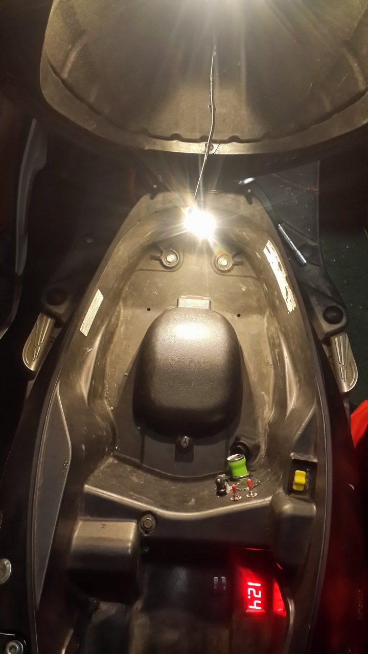 機車加裝點菸器及車廂燈分享