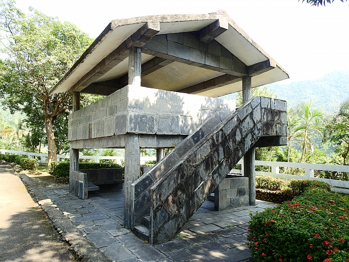 回到原始歲月,山地門的原住民村落,並期待12月26日山川琉璃吊橋免費開放3個月。