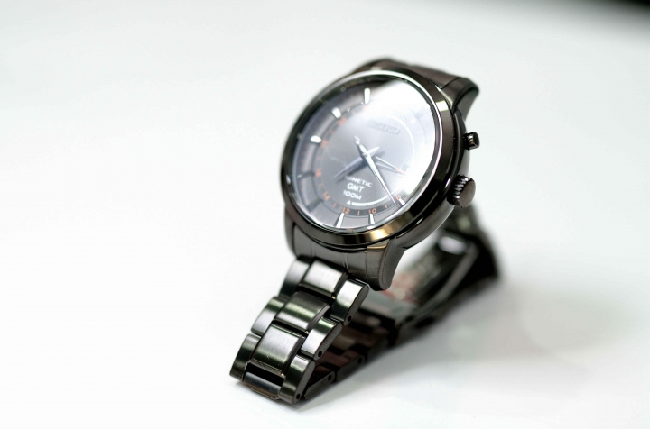 買一支 SEIKO 人動電能 黑面黑針 黑魯魯
