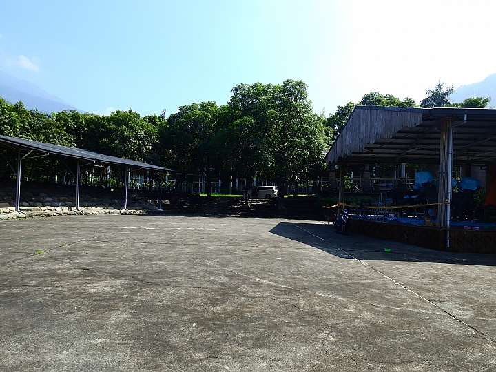 回到原始歲月,山地門的原住民村落,並期待12月26日山川琉璃吊橋免費開放3個月。
