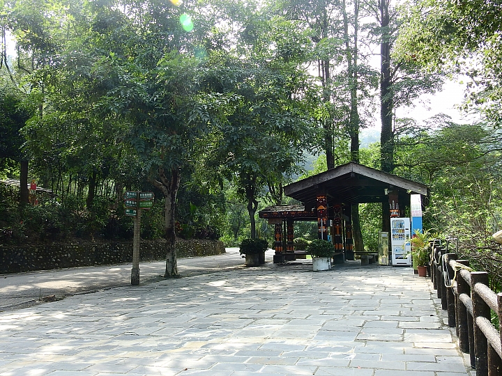 回到原始歲月,山地門的原住民村落,並期待12月26日山川琉璃吊橋免費開放3個月。