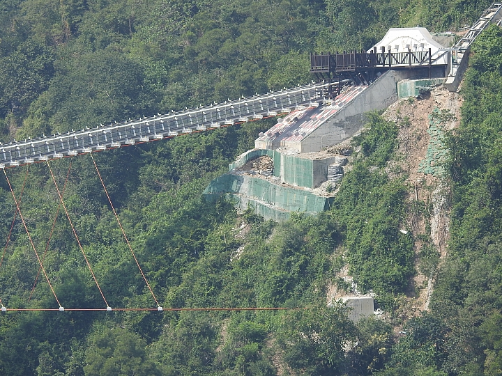 回到原始歲月,山地門的原住民村落,並期待12月26日山川琉璃吊橋免費開放3個月。