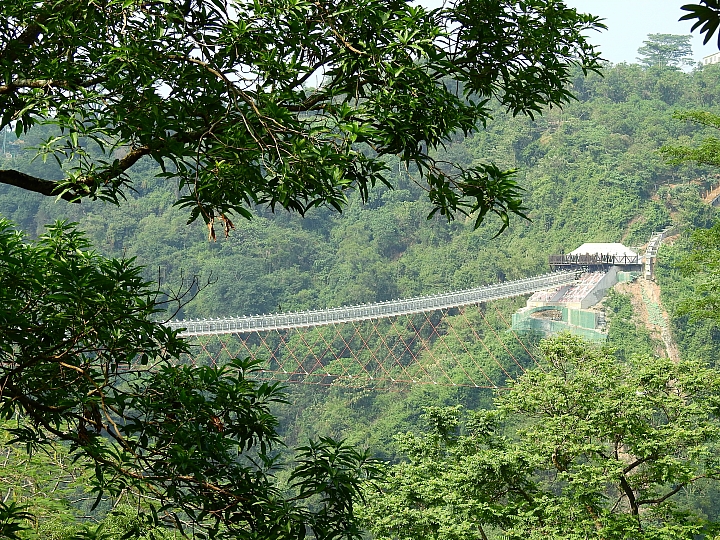 回到原始歲月,山地門的原住民村落,並期待12月26日山川琉璃吊橋免費開放3個月。