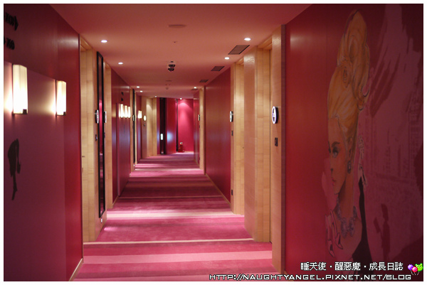 【高雄住宿】低調雅痞、閃亮亮卻有港都味的「COZZI Loves Barbie主題飯店」