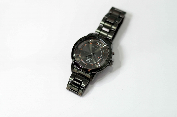買一支 SEIKO 人動電能 黑面黑針 黑魯魯