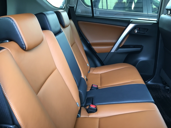 2016 RAV4 開箱