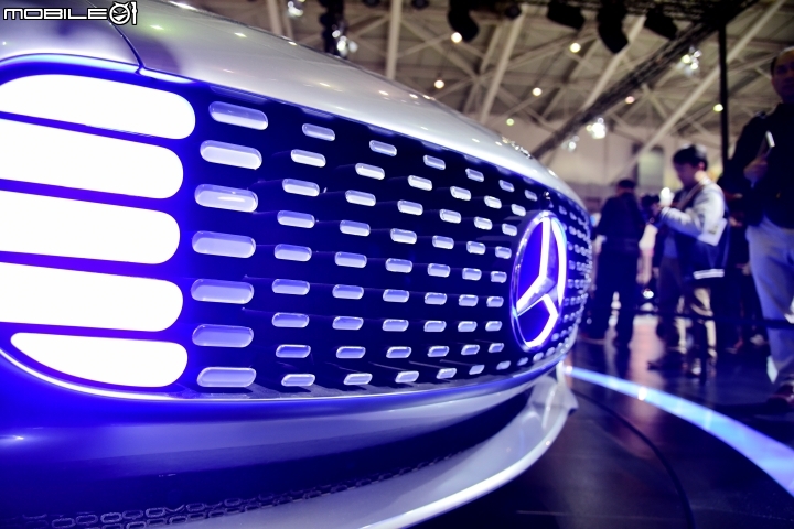 窺見未來移動世界 M.Benz F015自動駕駛概念車試乘體驗