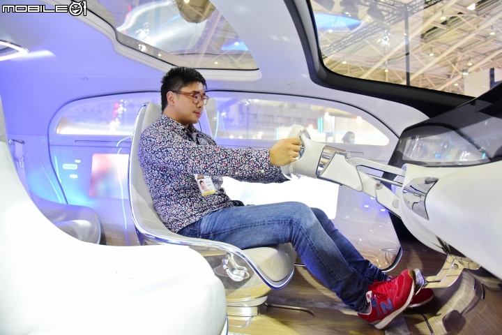 窺見未來移動世界 M.Benz F015自動駕駛概念車試乘體驗