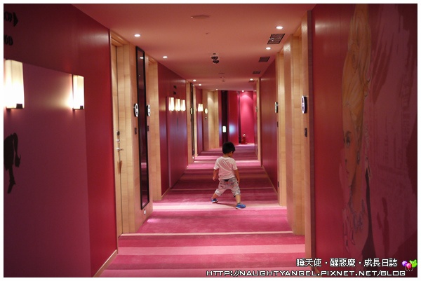【高雄住宿】低調雅痞、閃亮亮卻有港都味的「COZZI Loves Barbie主題飯店」