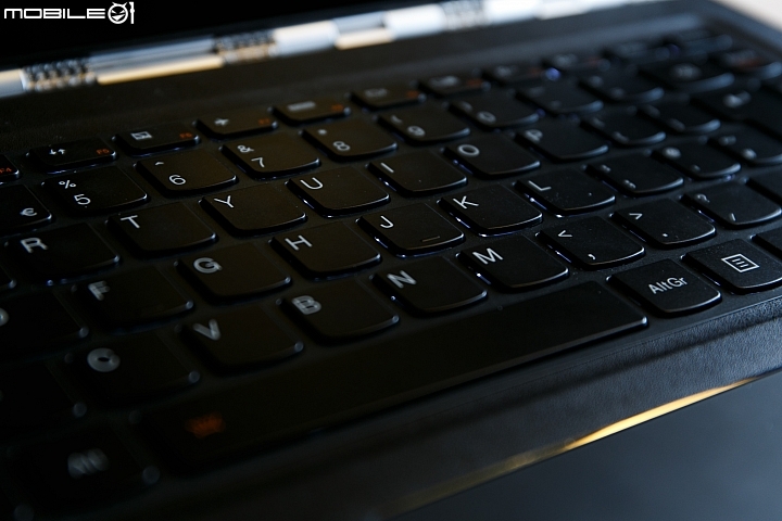 承襲經典進階效能 Lenovo Yoga 900