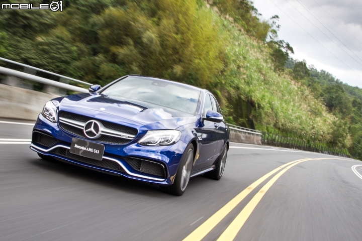 潛藏不住的霸氣 Mercedes-AMG C63