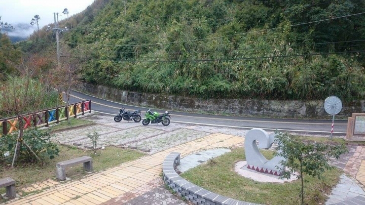 肥吱吱與綠胖胖之來去鎮西堡看楓葉(重機小旅行番外篇)