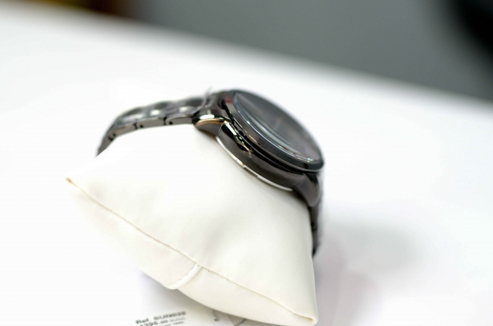 買一支 SEIKO 人動電能 黑面黑針 黑魯魯