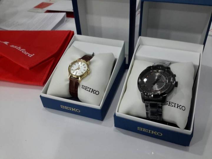 買一支 SEIKO 人動電能 黑面黑針 黑魯魯