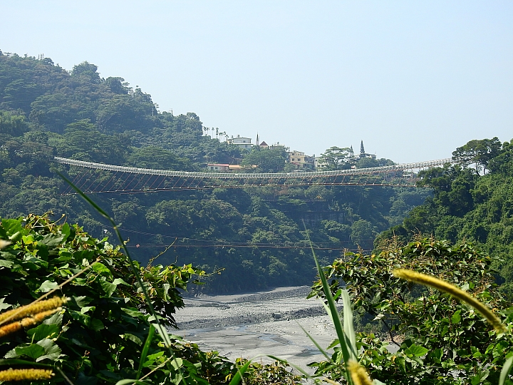 回到原始歲月,山地門的原住民村落,並期待12月26日山川琉璃吊橋免費開放3個月。