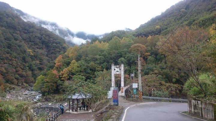 肥吱吱與綠胖胖之來去鎮西堡看楓葉(重機小旅行番外篇)