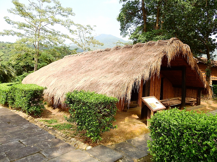 回到原始歲月,山地門的原住民村落,並期待12月26日山川琉璃吊橋免費開放3個月。