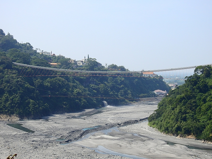 回到原始歲月,山地門的原住民村落,並期待12月26日山川琉璃吊橋免費開放3個月。
