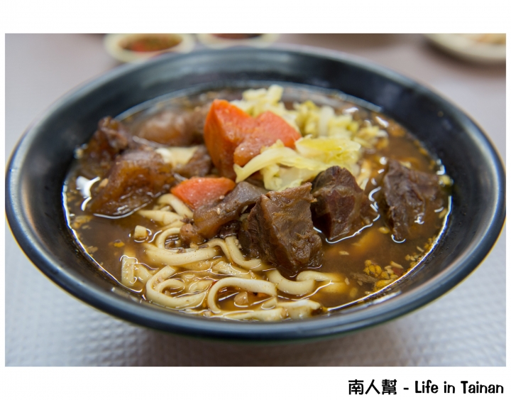 【台南市北區-美食】在地飄香好味道~~鴻源金好吃牛肉麵(原上好吃)