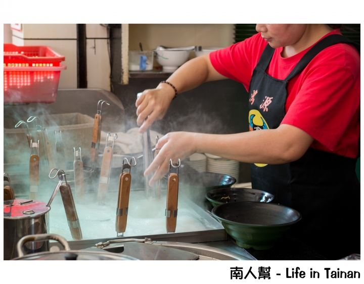 【台南市北區-美食】在地飄香好味道~~鴻源金好吃牛肉麵(原上好吃)