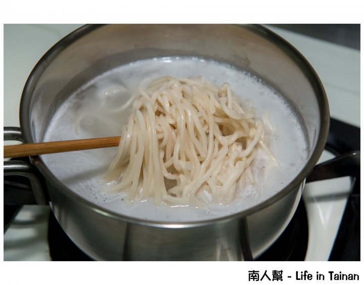 【台南市北區-美食】在地飄香好味道~~鴻源金好吃牛肉麵(原上好吃)