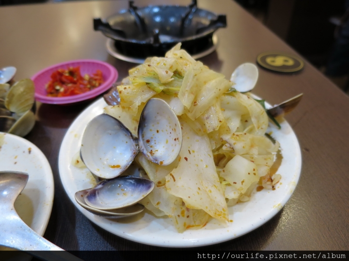 台中西區.料多味美又實在的什錦海鮮小火鍋@玉麒麟臭臭鍋精誠店