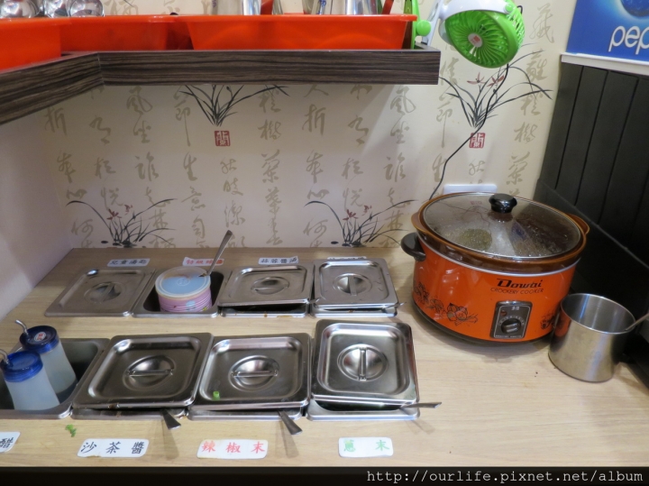 台中西區.料多味美又實在的什錦海鮮小火鍋@玉麒麟臭臭鍋精誠店