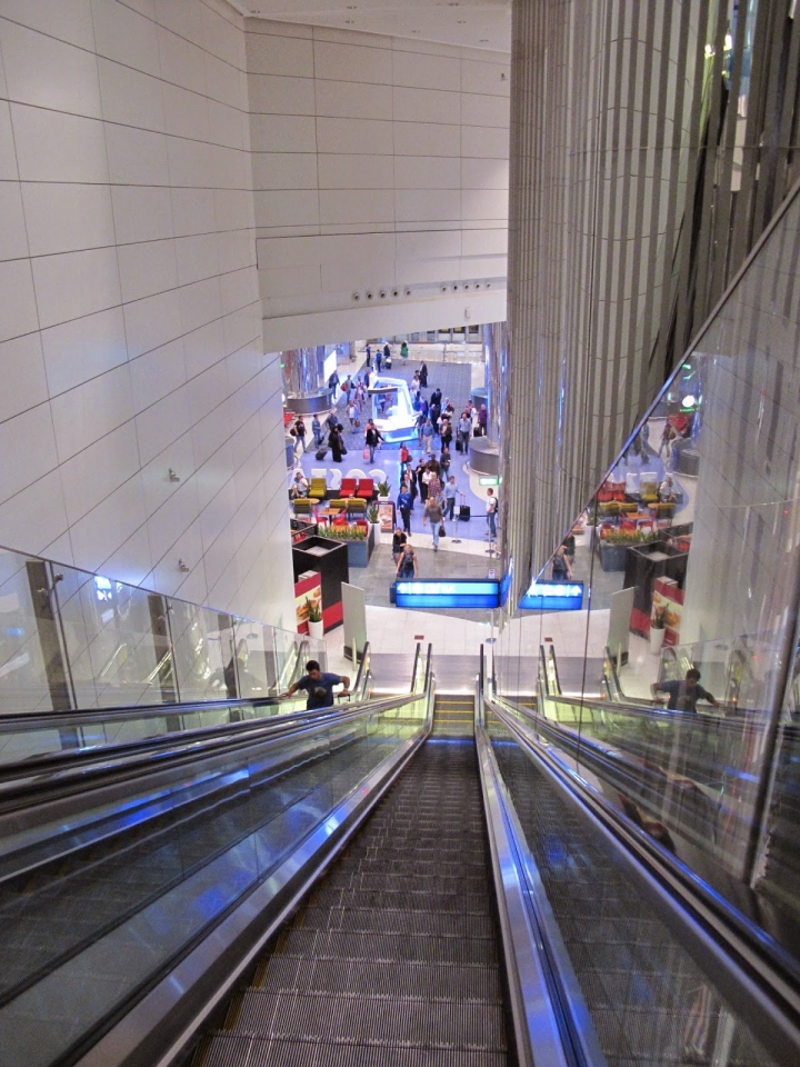 阿聯酋航空。2015歐洲航線體驗不同點來回(華沙進、布拉格回)