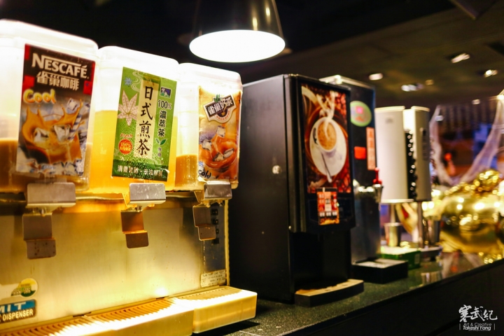【中肯‧食記】好客-音樂燒烤‧市府店|現場Live演唱‧秋蟹再加碼!生蠔霸王蝦碳烤燒肉吃到飽!