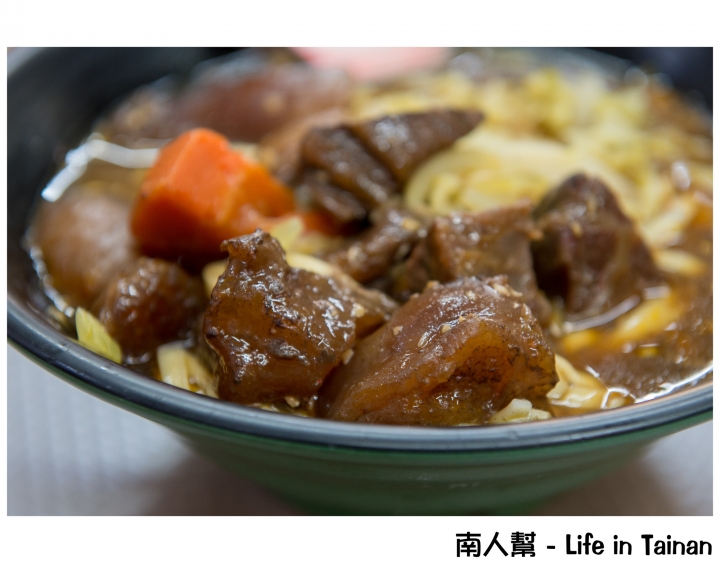 【台南市北區-美食】在地飄香好味道~~鴻源金好吃牛肉麵(原上好吃)