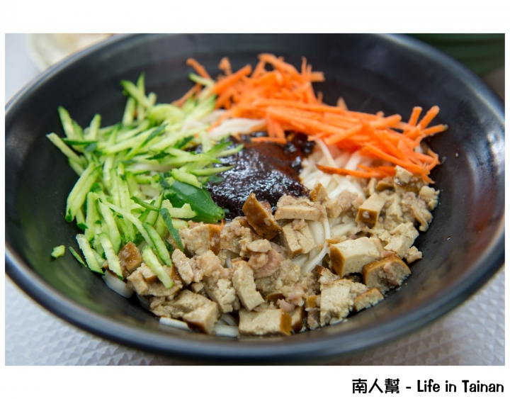 【台南市北區-美食】在地飄香好味道~~鴻源金好吃牛肉麵(原上好吃)