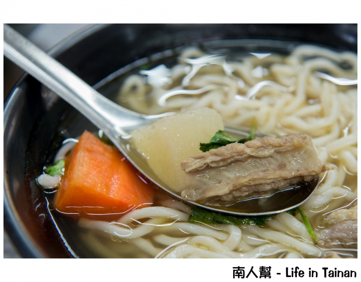 【台南市北區-美食】在地飄香好味道~~鴻源金好吃牛肉麵(原上好吃)