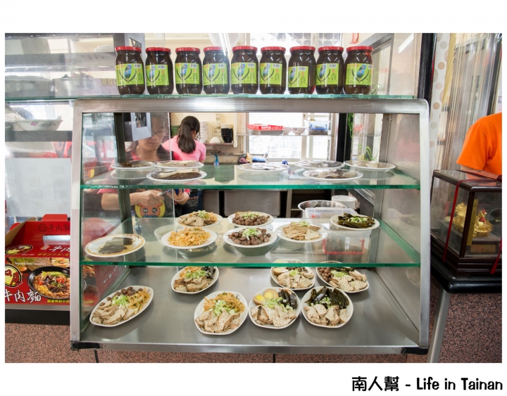 【台南市北區-美食】在地飄香好味道~~鴻源金好吃牛肉麵(原上好吃)