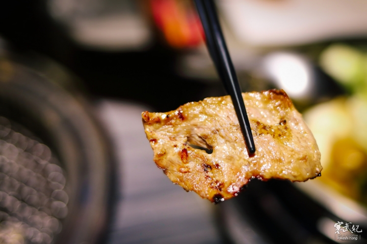 【中肯‧食記】好客-音樂燒烤‧市府店|現場Live演唱‧秋蟹再加碼!生蠔霸王蝦碳烤燒肉吃到飽!