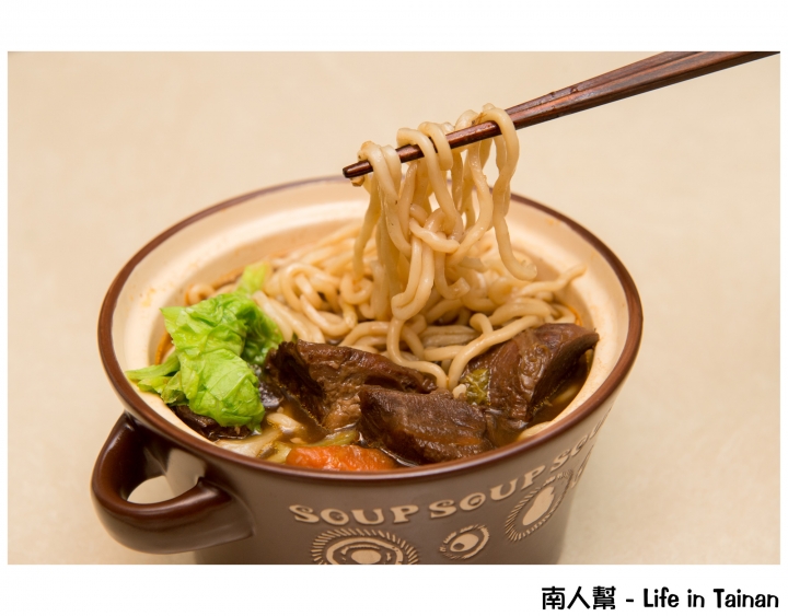 【台南市北區-美食】在地飄香好味道~~鴻源金好吃牛肉麵(原上好吃)