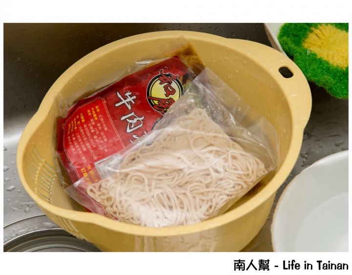 【台南市北區-美食】在地飄香好味道~~鴻源金好吃牛肉麵(原上好吃)