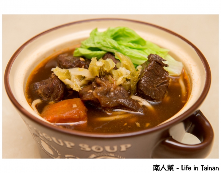 【台南市北區-美食】在地飄香好味道~~鴻源金好吃牛肉麵(原上好吃)