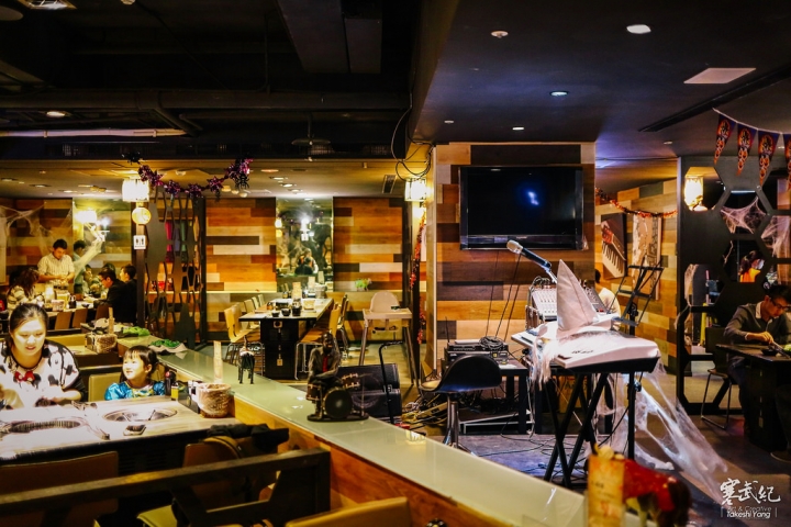 【中肯‧食記】好客-音樂燒烤‧市府店|現場Live演唱‧秋蟹再加碼!生蠔霸王蝦碳烤燒肉吃到飽!