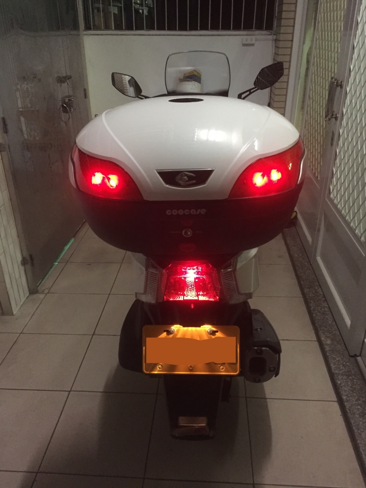 KYMCO G-DINK 300ABS寒流加下雨的微開箱(圖多文少)