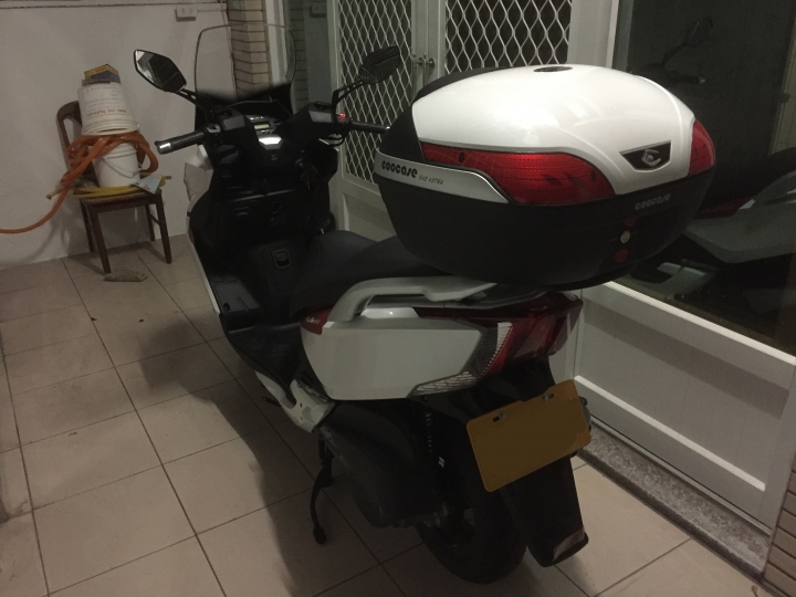 KYMCO G-DINK 300ABS寒流加下雨的微開箱(圖多文少)