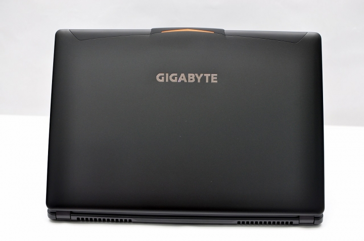 GIGABYTE 六代P34W P35W P37X V5 外觀與差異總整理