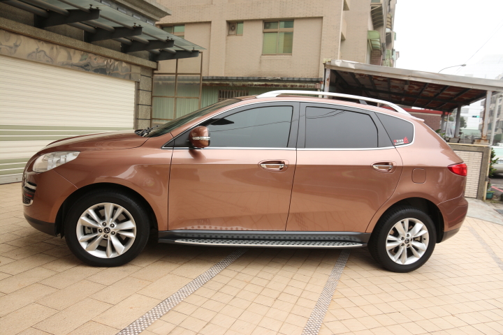 Luxgen U7 換胎分享:Continental CSC5 SUV 235/55/18