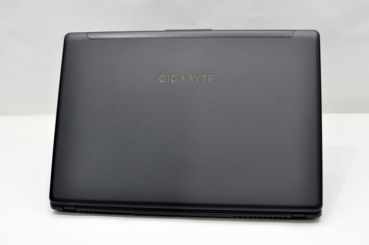 GIGABYTE P34W V5 六代新機開箱分享