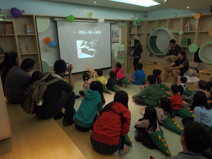 畢生第一次在博物館裡搭帳篷過夜,真難得的體驗 -- 三菱OUTLANDER 露營趣~和恐龍睡一晚 活動心得