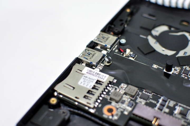 GIGABYTE P34W V5與AORUS X3 Plus V5 相互比較,不分軒輊,各有千秋